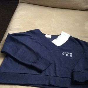 LIKE NEW YUPPE WOMANS SHORT  SWEATSHIRT